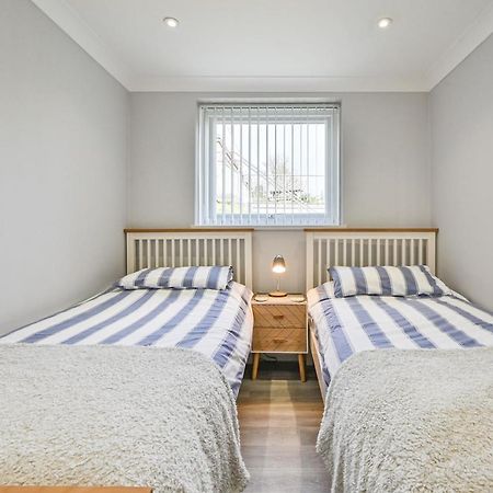 Captivating 2-Bed Villa In Millendreath Near Looe Exterior photo
