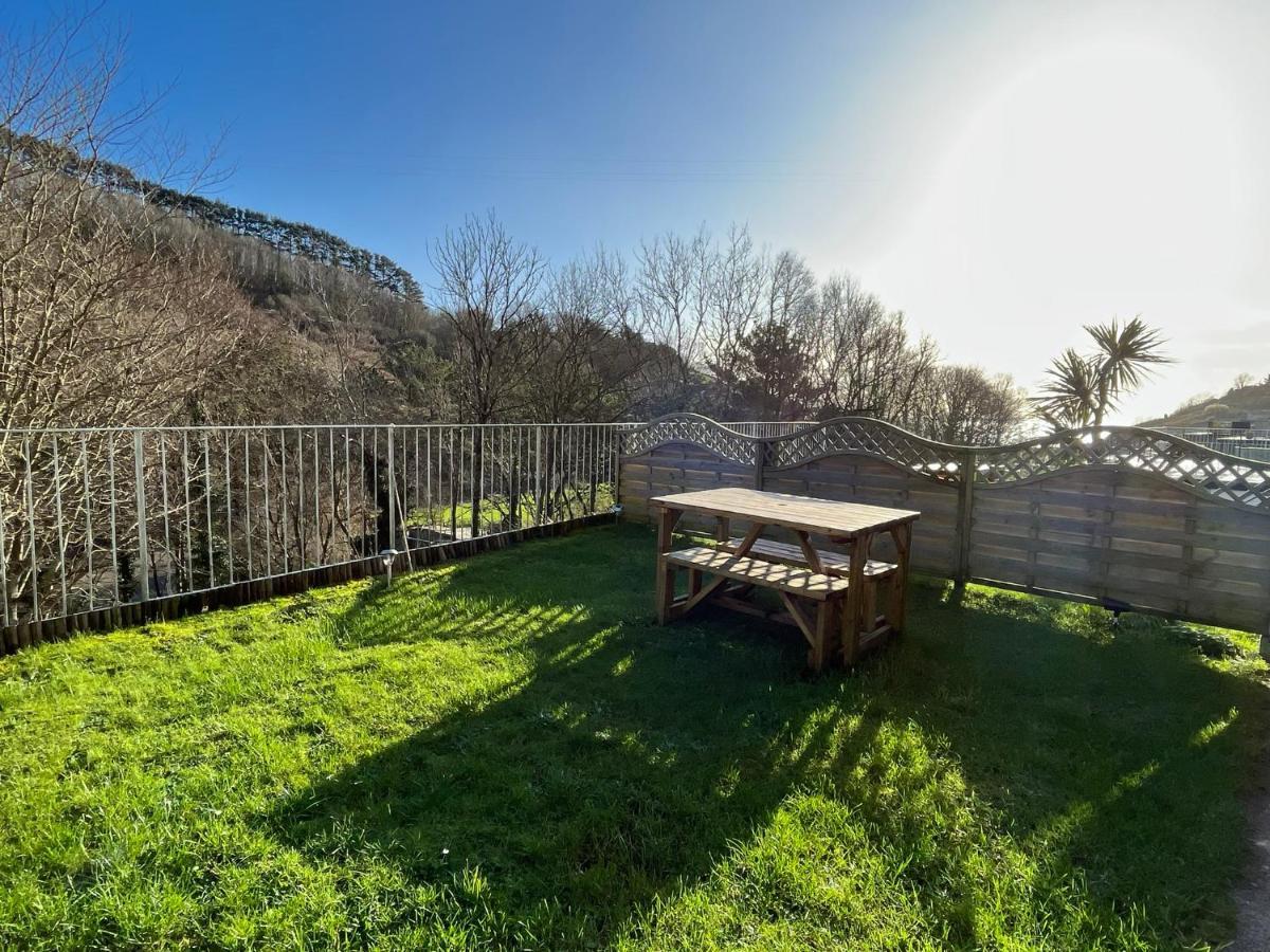 Captivating 2-Bed Villa In Millendreath Near Looe Exterior photo